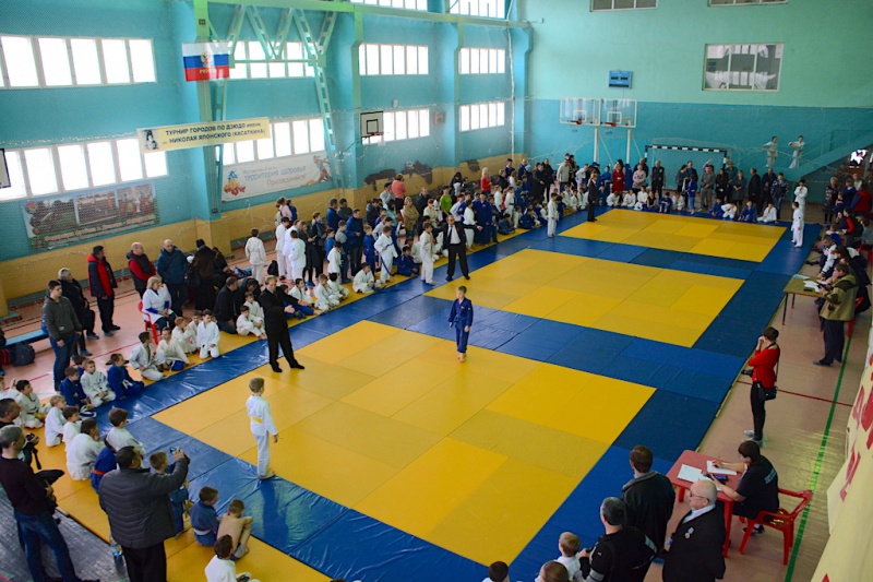 В спортивно-оздоровительном комплексе города Донецка состоялся II Открытый турнир по дзюдо среди юношей и девушек в честь святого равноапостольного Николая Японского (Касаткина)