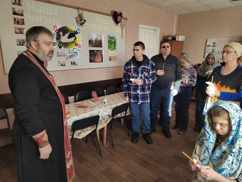 Богослужение милосердия: Таинство Соборования совершено для подопечных шахтинской организации ВОС
