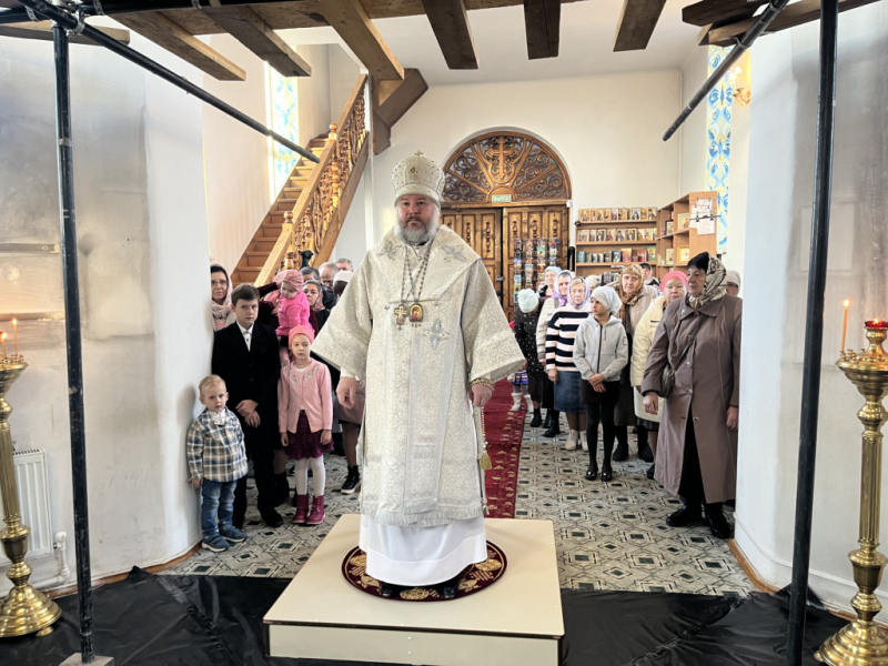 В Димитриевскую родительскую субботу Преосвященнейший епископ Симон совершил Литургию в храме Архистратига Михаила города Новошахтинска