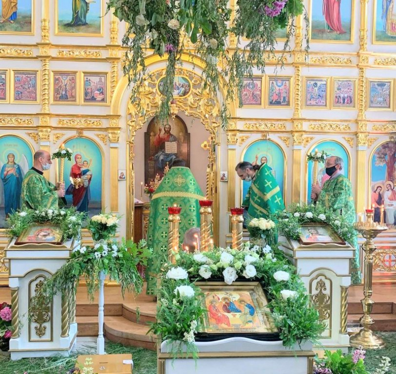 В Свято-Троицком храме г. Каменск-Шахтинский отметили праздник Пятидесятницы