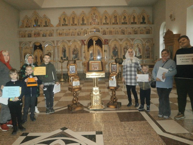 Вместе с мамой: для донецких семей с детьми с ОВЗ провели экскурсию и творческий мастер-класс