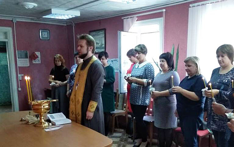 Благочинный приходов Кашарского округа иерей Георгий Грошев совершил освящение Центра социального обслуживания граждан пожилого возраста и инвалидов сл. Кашары