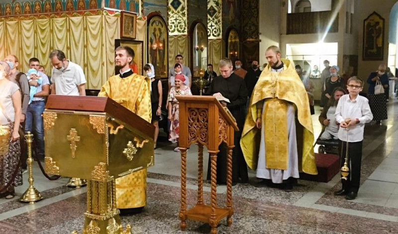 В день перенесения мощей святителя Петра, митрополита Московского Леонид Зацепилин совершил чин молебного пения о сохранении творения Божия