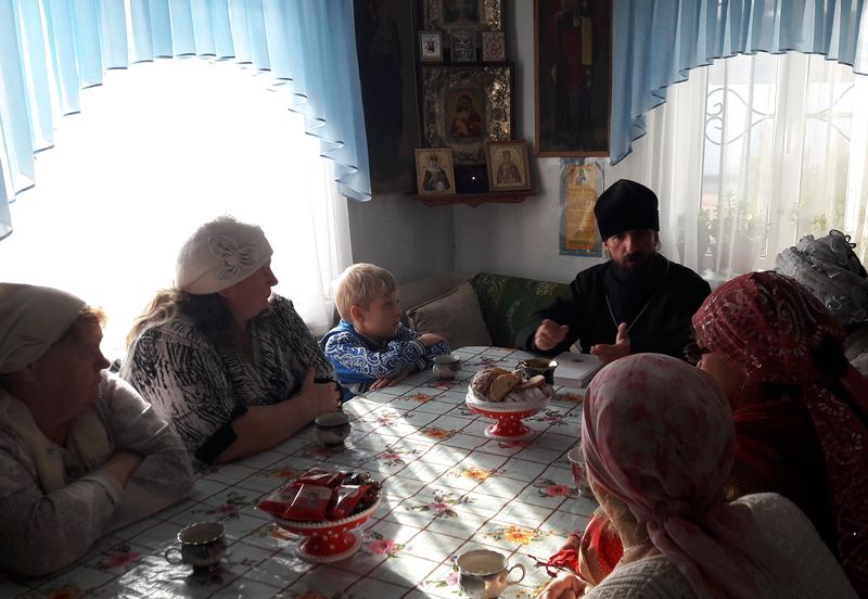 Настоятель храма святой равноапостольной княгини Ольги п. Горный иеромонах Арсений провел беседу с прихожанами о семейных ценностях, обязанностях супругов