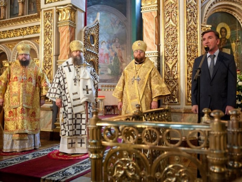 Епископ Шахтинский и Миллеровский Игнатий принял участие в соборном служении Литургии в Ростовском кафедральном соборе Рождества Пресвятой Богородицы