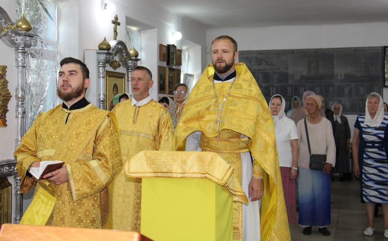 День Крещения Руси в храме великомученика и целителя Пантелеимона