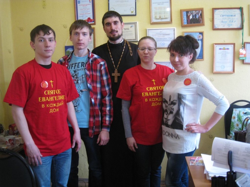 23 апреля 2014 года в ЮРГТУ г. Шахты прошла пасхальная акция "Святое Евангелие в каждый дом"