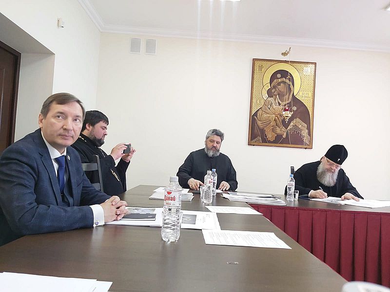 В заседании Архитектурно-искусствоведческой комиссии Донской митрополии под председательством митрополита Меркурия принял участие древлехранитель Шахтинской епархии