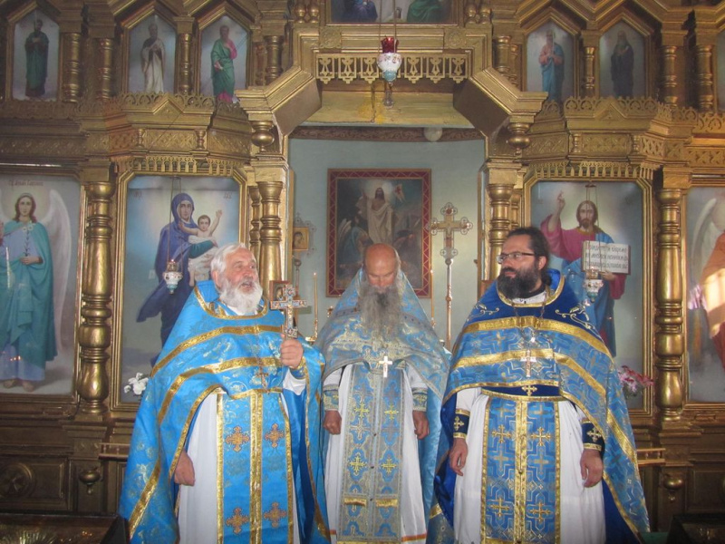 В шахтинском храме Вознесения Господня соборным богослужением отметили праздник в честь Иверской иконы Божией Матери