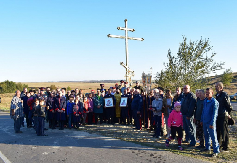 В одном из малонаселенных поселений Октябрьского района, поселке Заозерье установлен поклонный крест