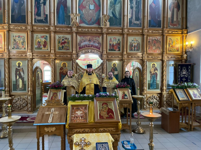 В Донском храме г. Новошахтинска молитвенно почтили память святителя Тихона, патриарха Московского
