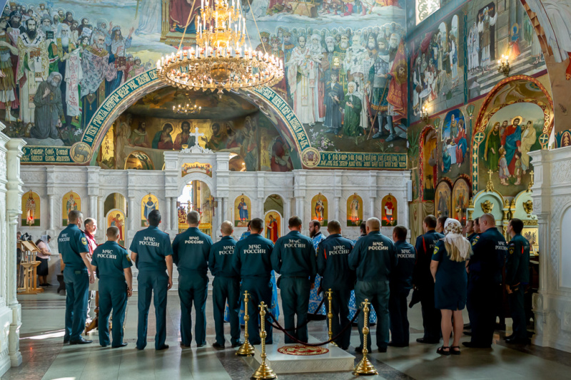 Спасатели и пожарные приняли участие в молебне в честь иконы Божией Матери «Неопалимая Купина»