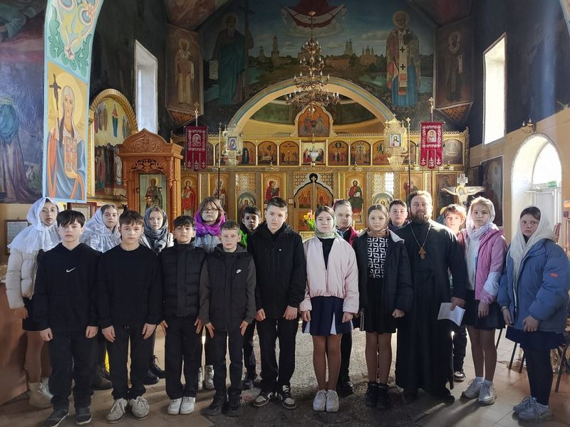 Волошинские школьники посетили храм апостола Андрея Первозванного   