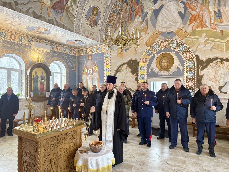 В храме Иоанна Предтечи станицы Боковской помянули невинно убиенных братьев казаков и сестер казачек