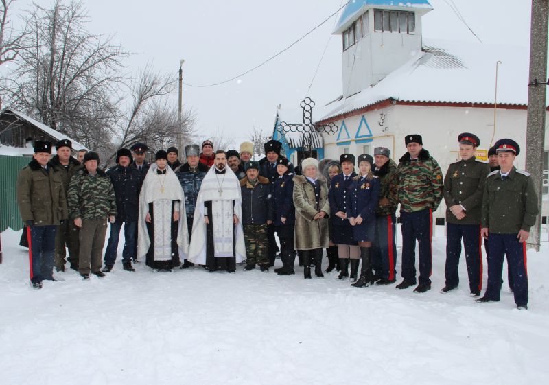 Духовенство Зверево-Никольского благочиния почтило память погибших казаков