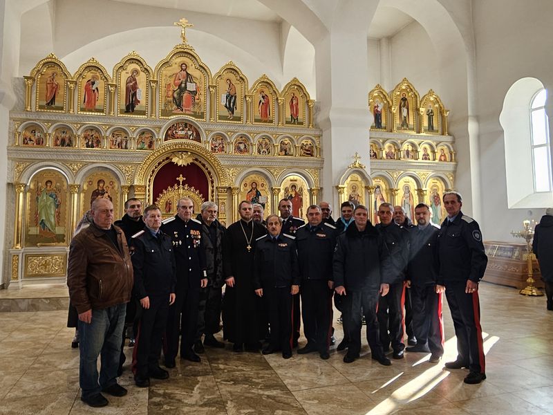 В храме святителя Николая Чудотворца города Зверево состоялась встреча духовенства с казачьим обществом в рамках XXX Димитриевских образовательных чтений