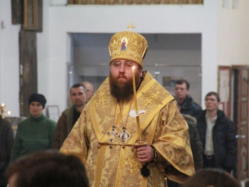 4 января в субботу пред Рождеством Христовым епископ Игнатий совершил всенощное бдение в Покровском кафедральном соборе г. Шахты