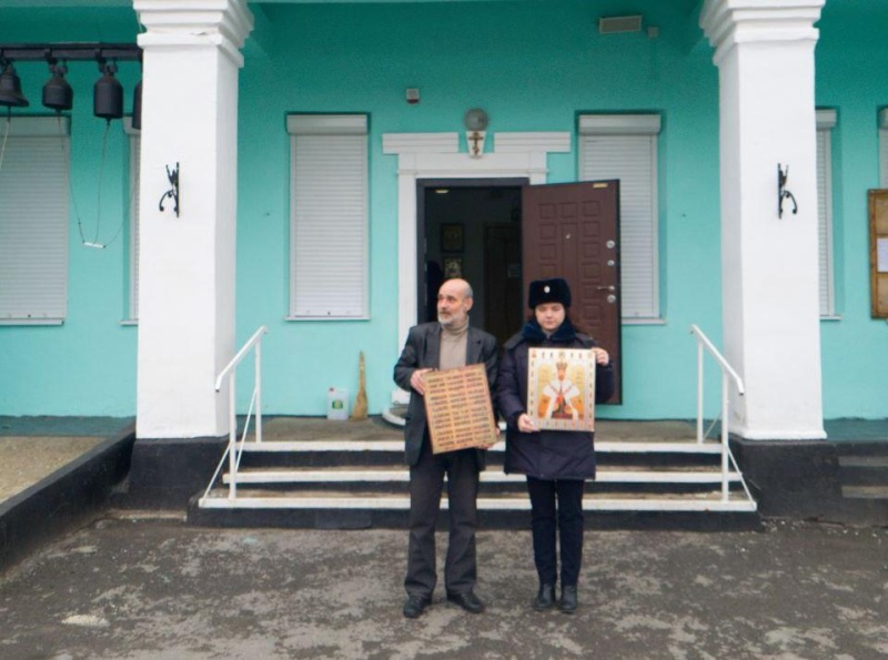 Казаки передали ряд икон в Пантелеимоновский храм г. Гуково