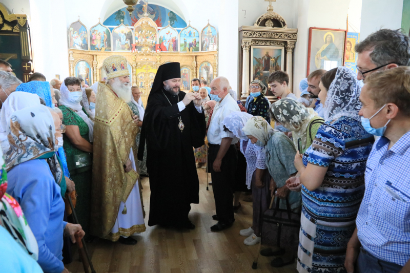 Преосвященнейший епископ Симон с архипастырским визитом посетил приход в честь Покрова Пресвятой Богородицы г. Красный Сулин