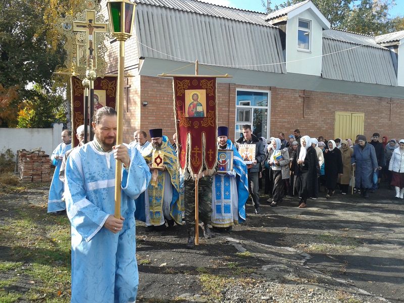 Престольный праздник в Покровском приходе г.Новошахтинска был отмечен соборным служением