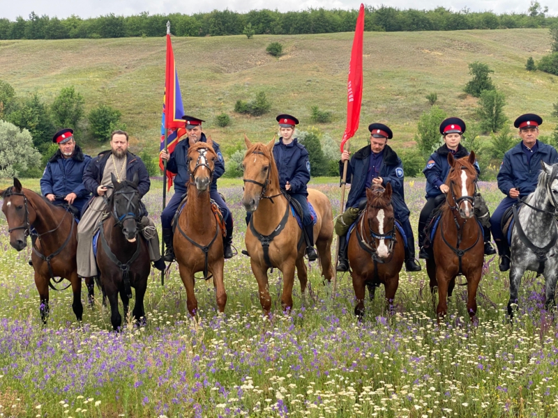 В Миллеровском районе прошел конный переход, посвященный Году защитника Отечества и памяти воинов-земляков, погибших в ходе СВО  