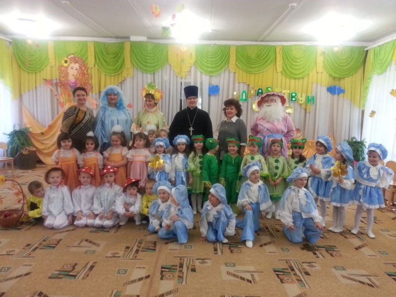 Клирик Никольского храма принял участие в празднике "Золотая осень"