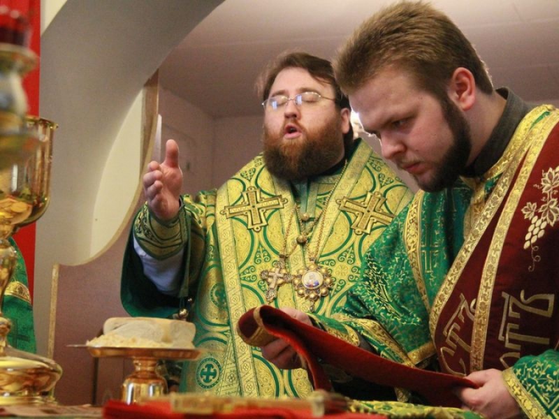 Епископ Игнатий возглавил торжества по случаю престольного праздника храма святой блаженной Ксении Петербургской г. Шахты