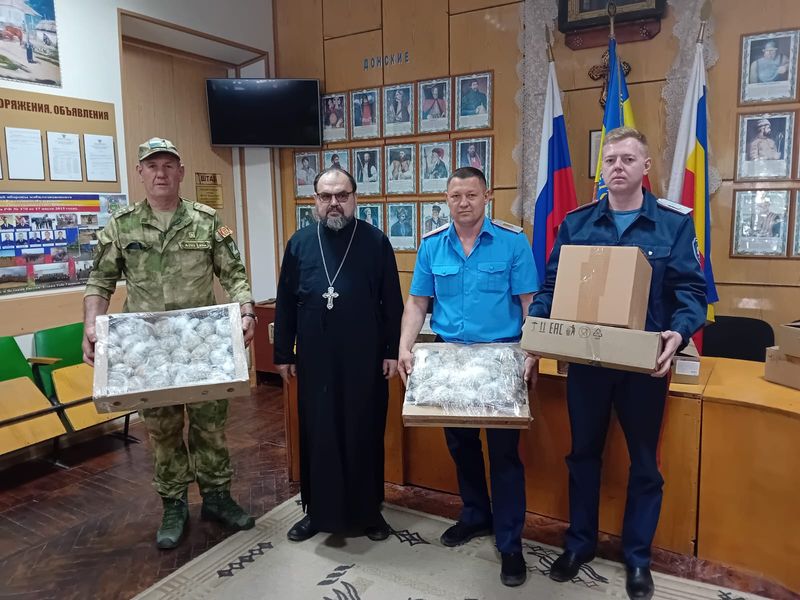 Протоиерей Василий Хадыкин доставил в штаб Донецкого округа пасхальные куличи для отправки военнослужащим