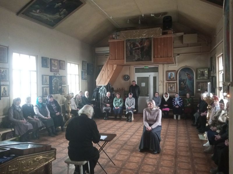 Беседа о значении православной книги прошла в храме Крестовоздвижения хутора Астахов