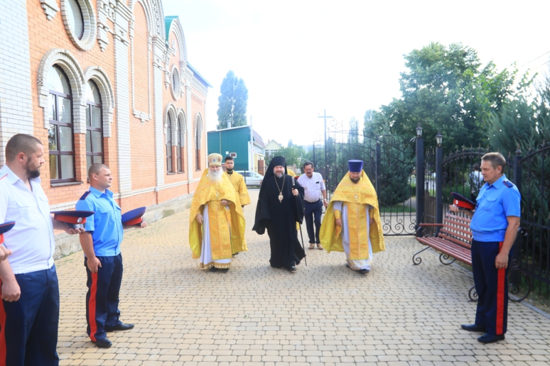 Преосвященнейший епископ Симон совершил чин великого освящения придела Святых царственных страстотерпцев храма Державной иконы Божией Матери города Донецка