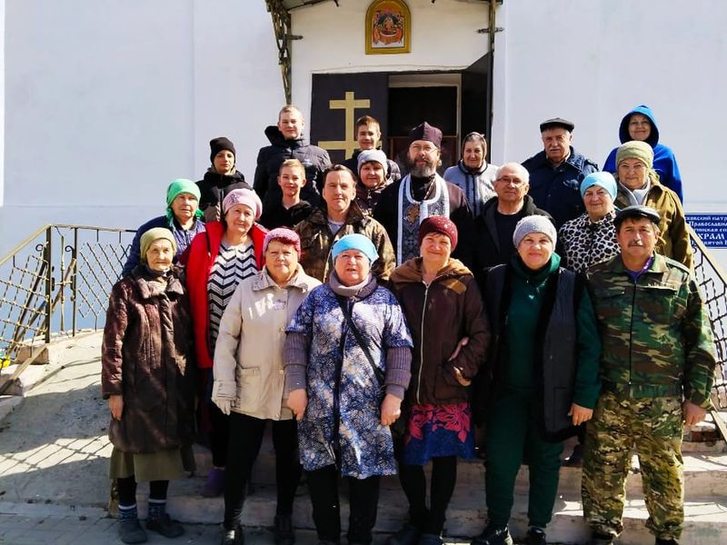 В селе Алексеевка прошел субботник по благоустройству территории Успенской церкви