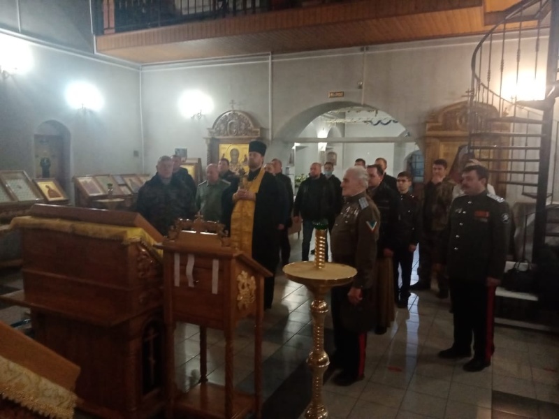 Казачий круг казаков станицы Мало-Несветаевской в Донском храме города Новошахтинска