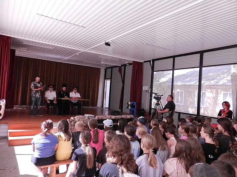 В детском лагере «Орленок» Миллеровского района прошло мероприятие ко Дню семьи, любви и верности   