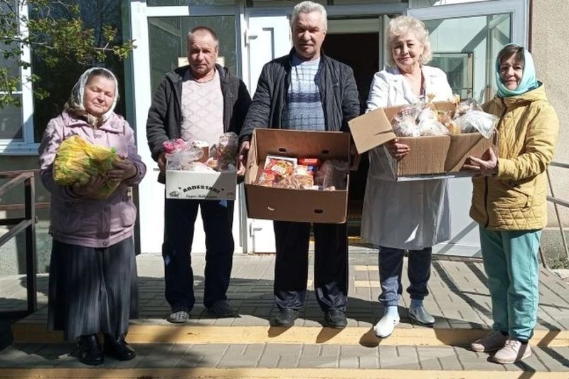 В Багаевском благочинии поздравили постояльцев социальных учреждений и пожилых прихожан с Пасхой