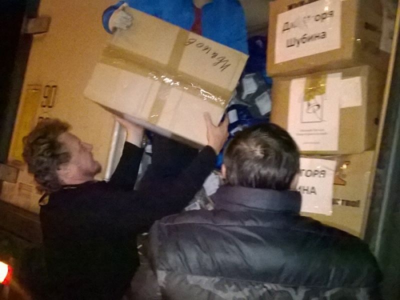 Настоятель епархиального подворья в честь святого Иоанна Кронштадтского протоиерей Владимир Иванов принял гуманитарный груз от Иоанновской семьи