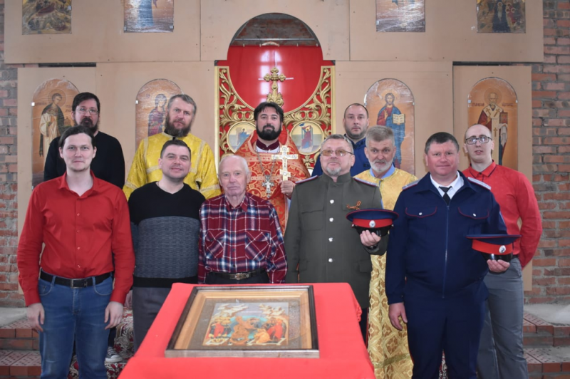 В храме в честь святителя Николая Чудотворца сл. Кашары поздравили прихожан с Днем Победы