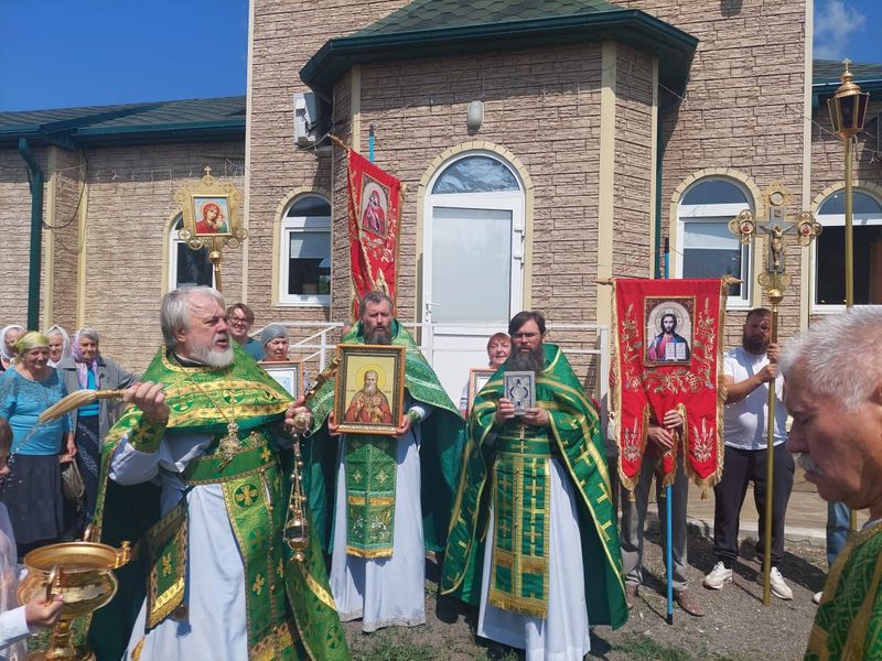 Приход храма святого праведного Иоанна Кронштадтского города Шахты торжественно отметил престольный день