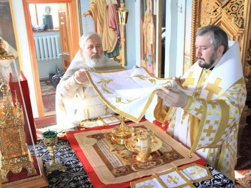 В Великую Субботу епископ Симон возглавил вечерню и Божественную литургию Василия Великого в Вознесенском храме г. Шахты