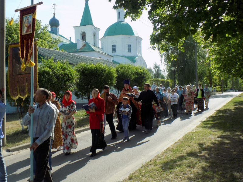 В станице Вешенская прошел крестный ход, приуроченный к празднованию Дня Победы