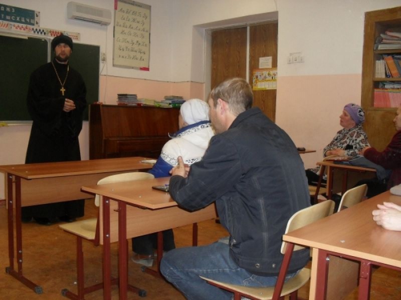 Иерей Георгий Болоцков встретился с родителями учащихся школы №12 города Шахты