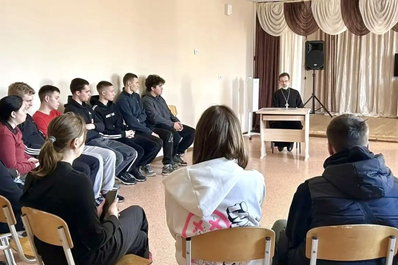 Встреча со студентами и преподавателями, посвящённая Дню православной книги, прошла в станице Каргинской