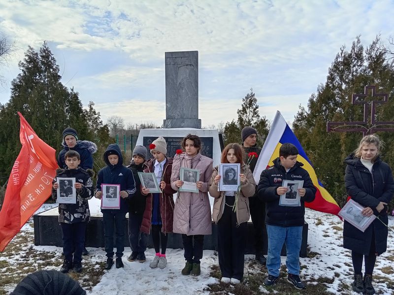 В хуторе Усьман прошел торжественый митинг