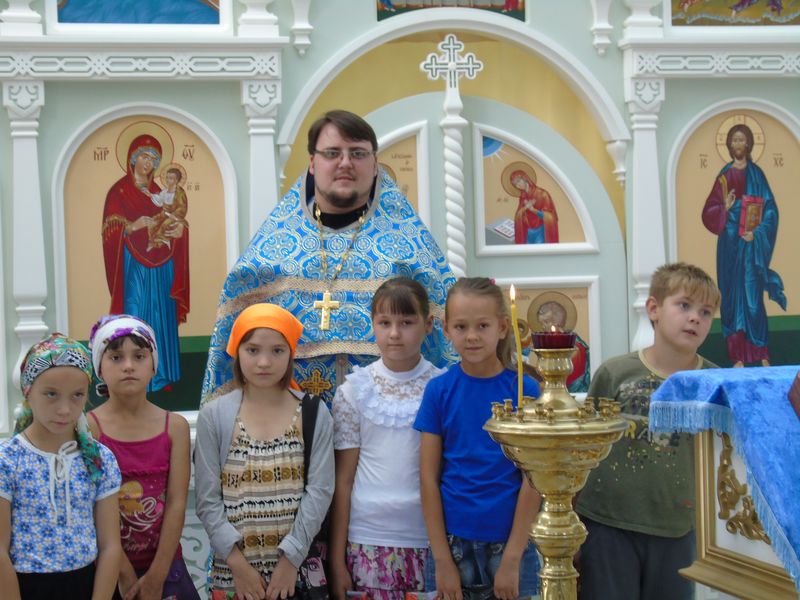 Акции «Поможем собрать детей в школу» помогла прихожанам храма великомученика Георгия Победоносца поселка Новозарянский