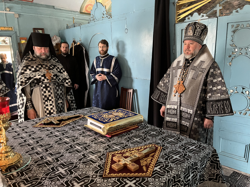 Литургия Преждеосвященных Даров в храме Покрова Пресвятой Богородицы города Новошахтинска