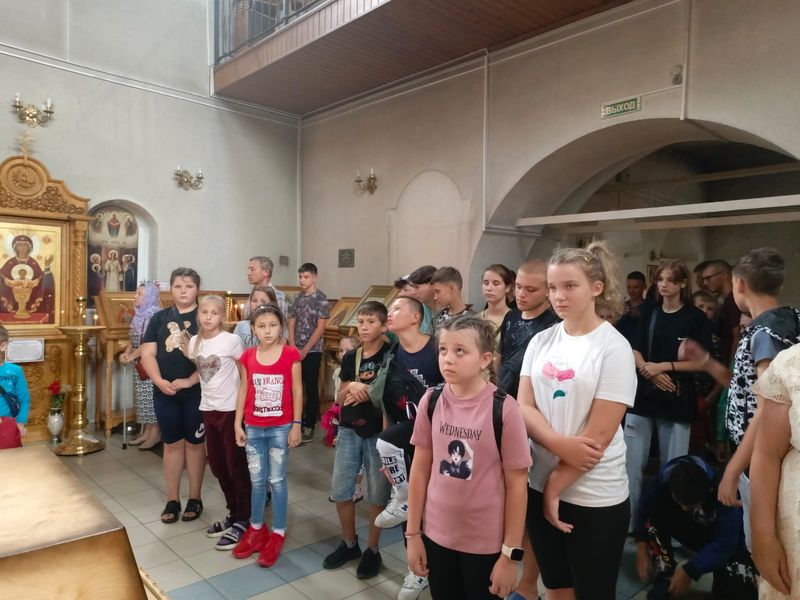 В Донском храме г. Новошахтинска снова продолжают встречать детей из Северодонецка