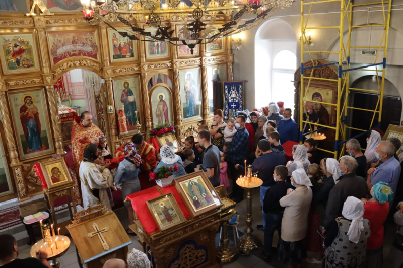 Поздравления с 17-летием диаконской хиротонии принял настоятель Донского храма г. Новошахтинска протоиерей Роман Амплеев