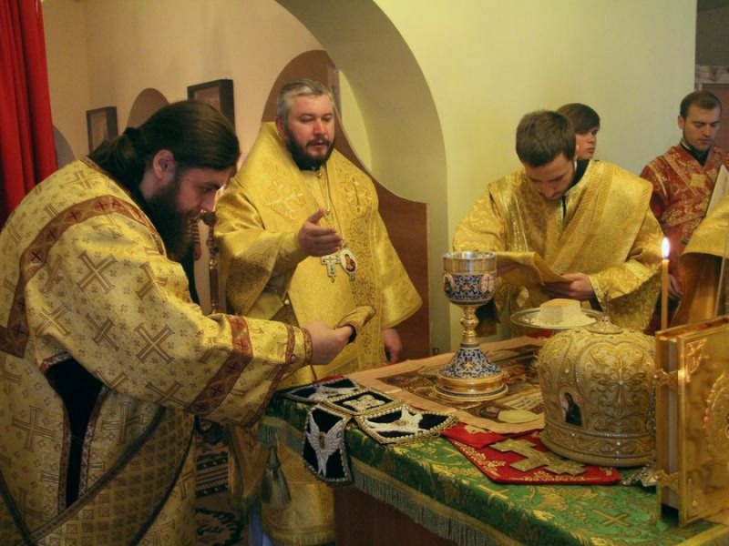 Преосвященнейший епископ Симон совершил Литургию в храме блаженной Ксении Петербургской г. Шахты