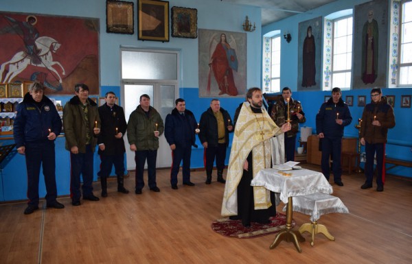 В храме Архангела Михаила п. Каменоломни помянуты убиенные в годы гражданской войны казаки, казачьи священники и их семьи