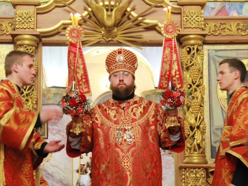 В праздник Светлого Христова Воскресения правящий архиерей Шахтинской епархии епископ Игнатий возглавил торжественное богослужение в Покровском кафедральном соборе г. Шахты
