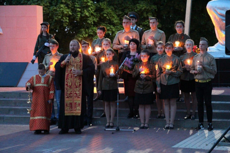 В поселке Чертково состоялась акция Свеча памяти